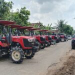Wali Kota Metro, H. Bambang Iman Santoso,menyalurkan bantuan alat dan mesin pertanian (alsintan) berupa 19 traktor roda empat kepada kelompok tani di seluruh wilayah Kota Metro.